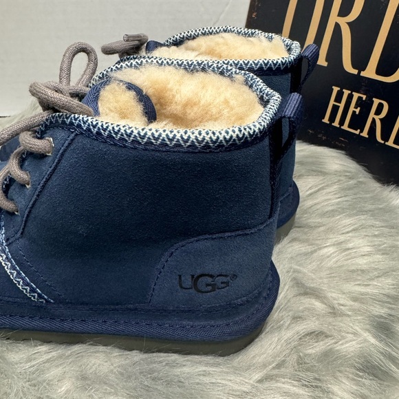 Uggs Neumel II Tasman (NEW NO TAGS, NO BOX)) Boys size 2 US - Picture 10 of 16